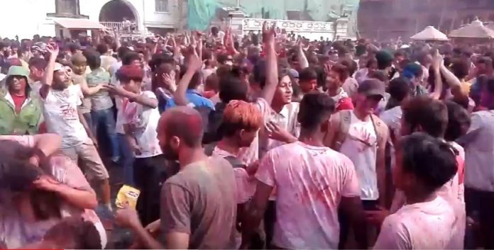 holi