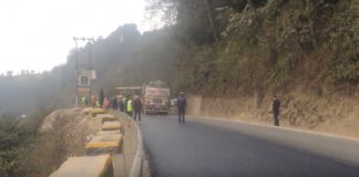 दाउन्नेमा पहिरो खस्दा पूर्वपश्चिम राजमार्ग अवरुद्ध