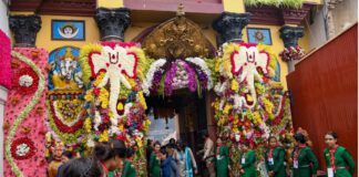 पशुपतिमा सजाउन राखिएका फुलमाला नै चोरी