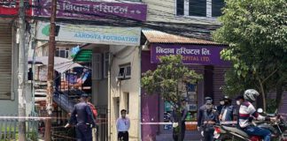 नर्समा कोरोना देखिएपछि निदान अस्पतालको मुख्य ढोकामा सिलबन्दी