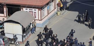 प्रधानन्यायाधिशकै अगाडी बारको नारा- ‘भ्रष्टाचारको नाइके राजीनामा दे’