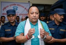 गृह मन्त्रालय हल्लाउने नागरिकता काण्ड: भट्टराईकी छोरी कसरी बनिन् मेयरकी श्रेष्ठ छोरी ? तस्बीरमा देखिएका व्यक्ती मेयर हुन् । तर, सांकेतिक बनाइएको हो ।