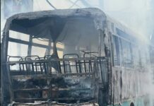 त्रिपुरेश्वरमा यात्रुबाहक बसमा आगजनी, चालक आफैं बसभित्र बसेर लगाएको आशंका